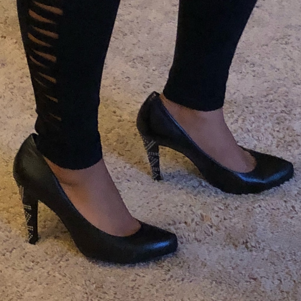 Vince Camuto pumps stud detail heel - Picture 6 of 6
